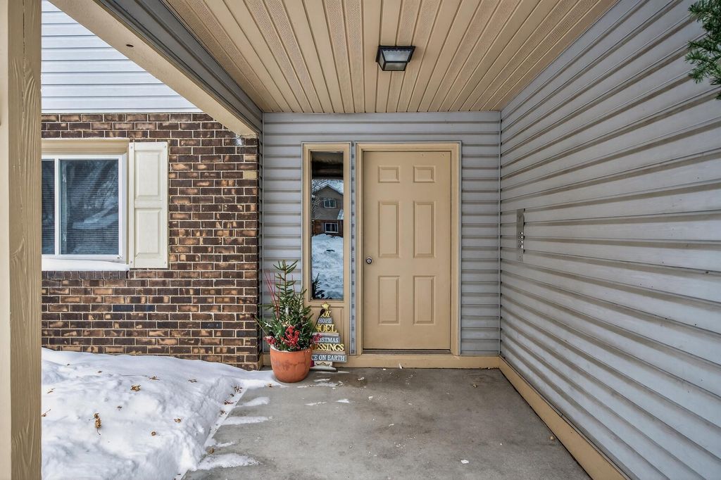 Photo of 4339 Buckingham Court #1106, Vadnais Heights, MN 55127 (MLS # 7000341)