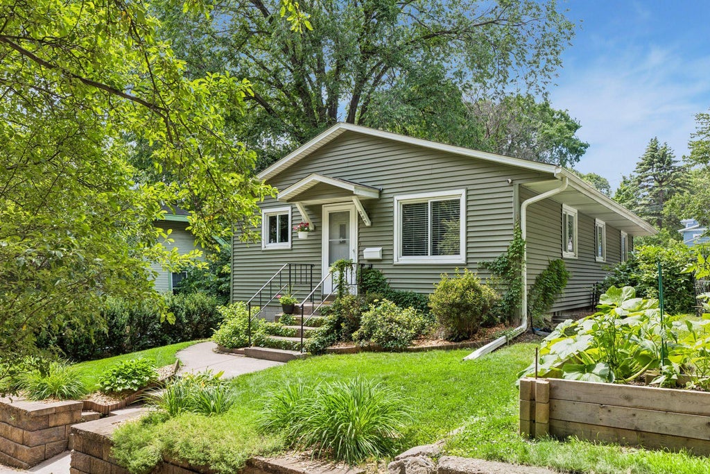Photo of 285 Deubener Place, Saint Paul, MN 55105 (MLS # 7096127)