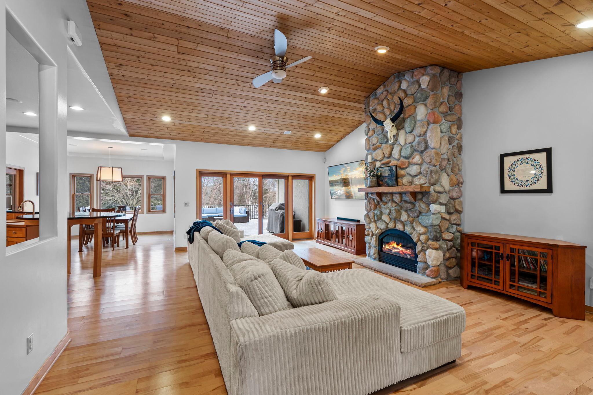 2780 Overlook Lane N