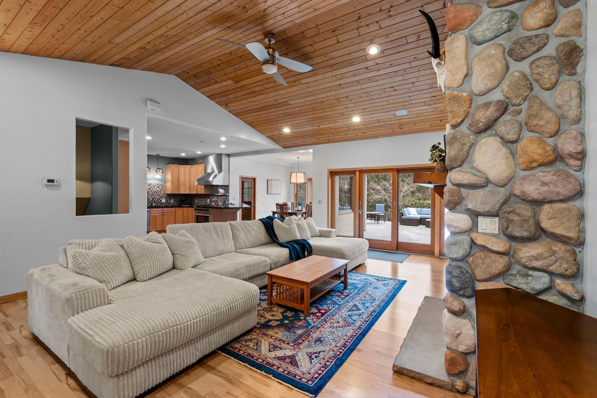 2780 Overlook Lane N