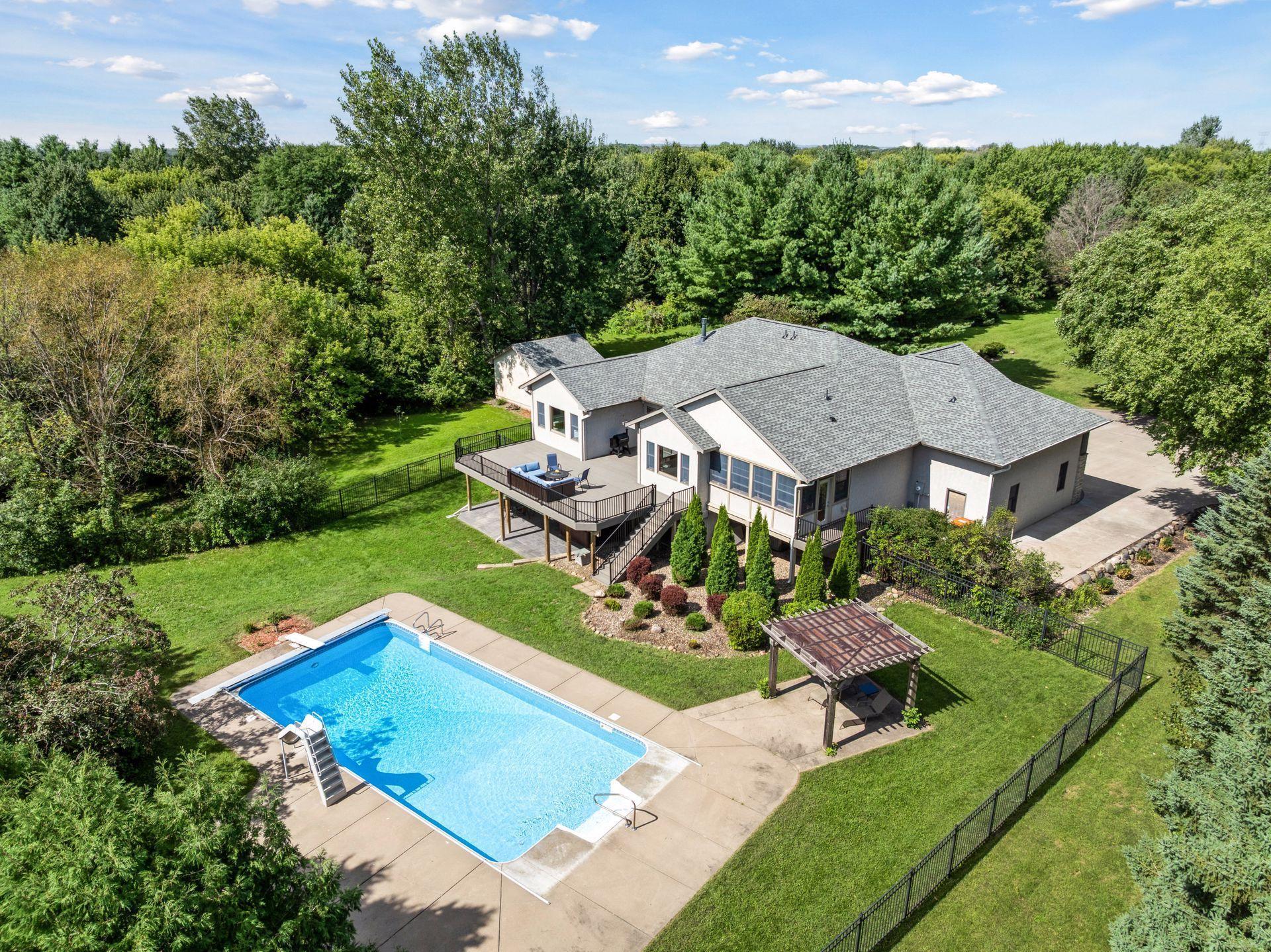 2780 Overlook Lane N