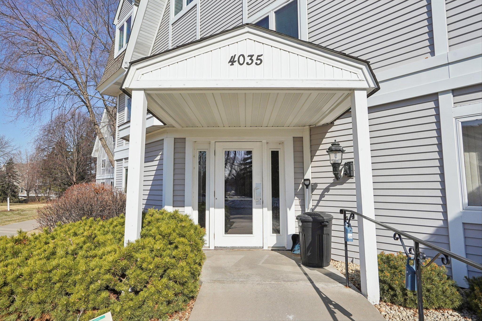 4035 Victoria Street N 212