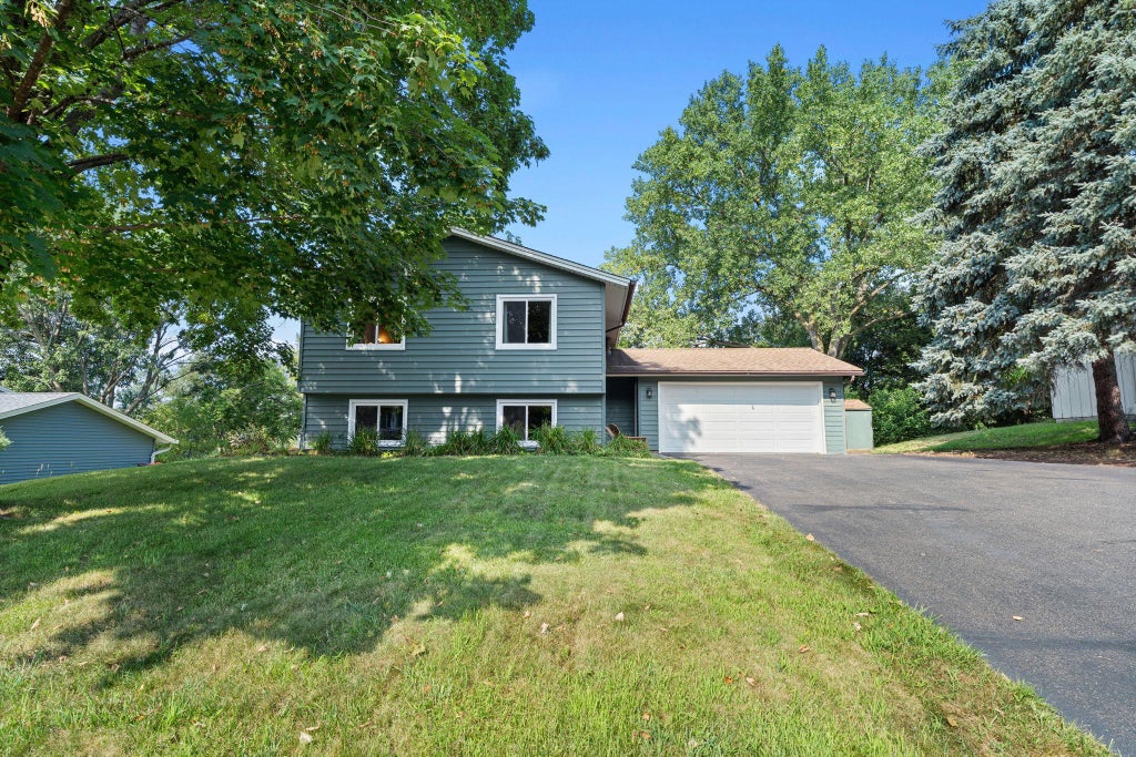 Photo of 12335 Oxbow Drive, Eden Prairie, MN 55347 (MLS # 7129099)