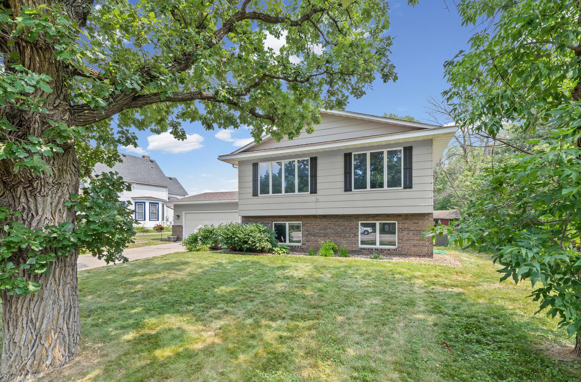 320 Eagle Lake Road N