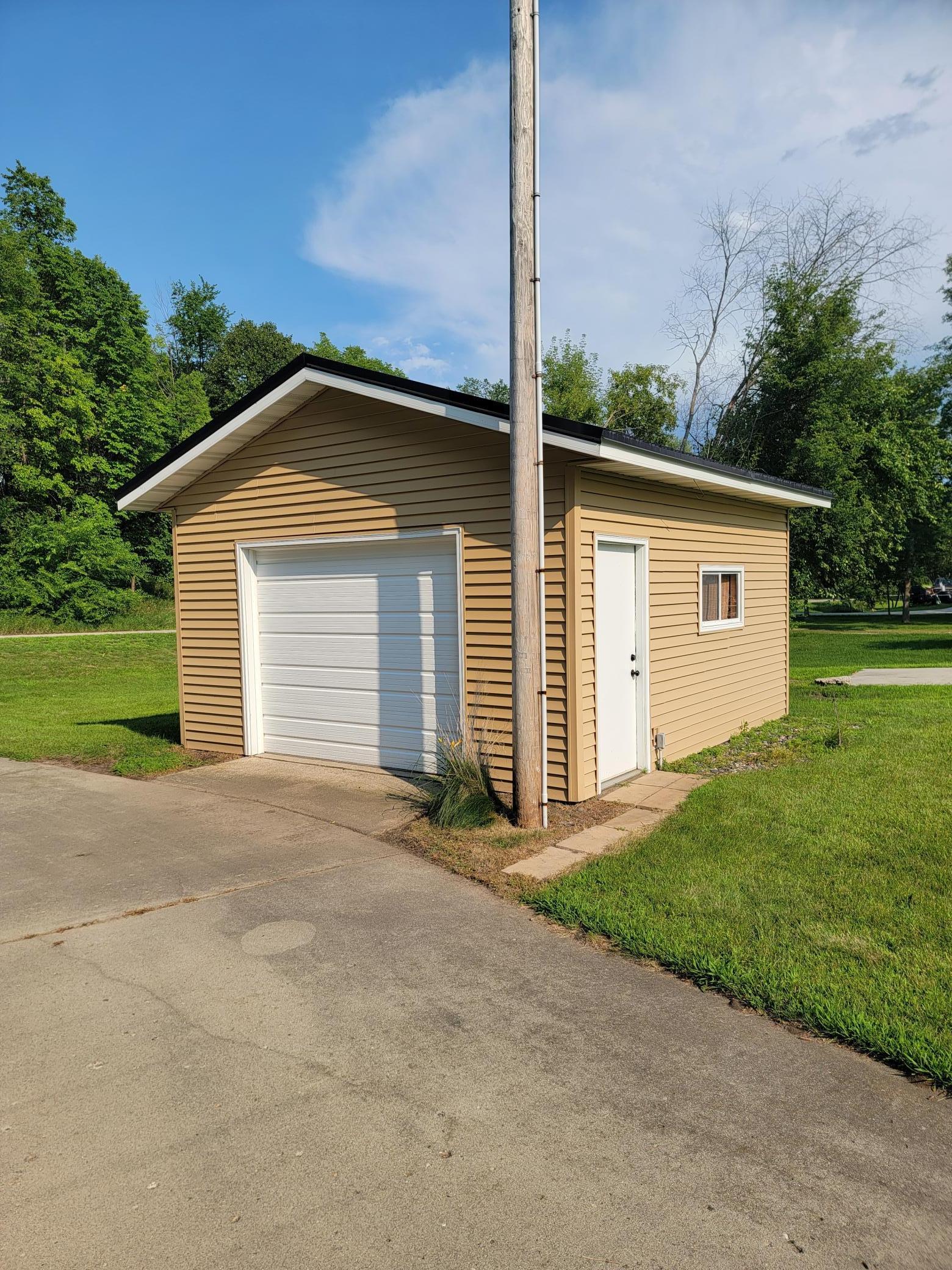 45735 Whispering Sands Trail