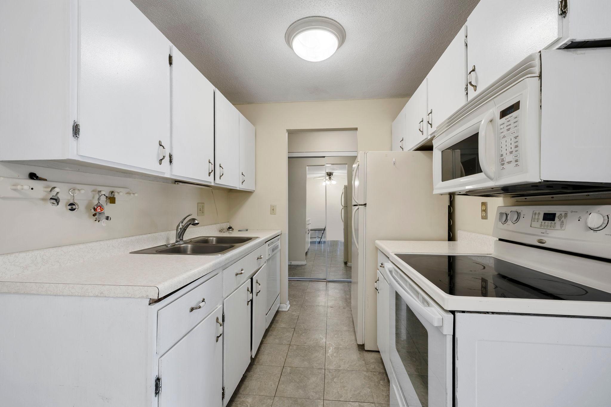 329 Geneva Avenue N 411