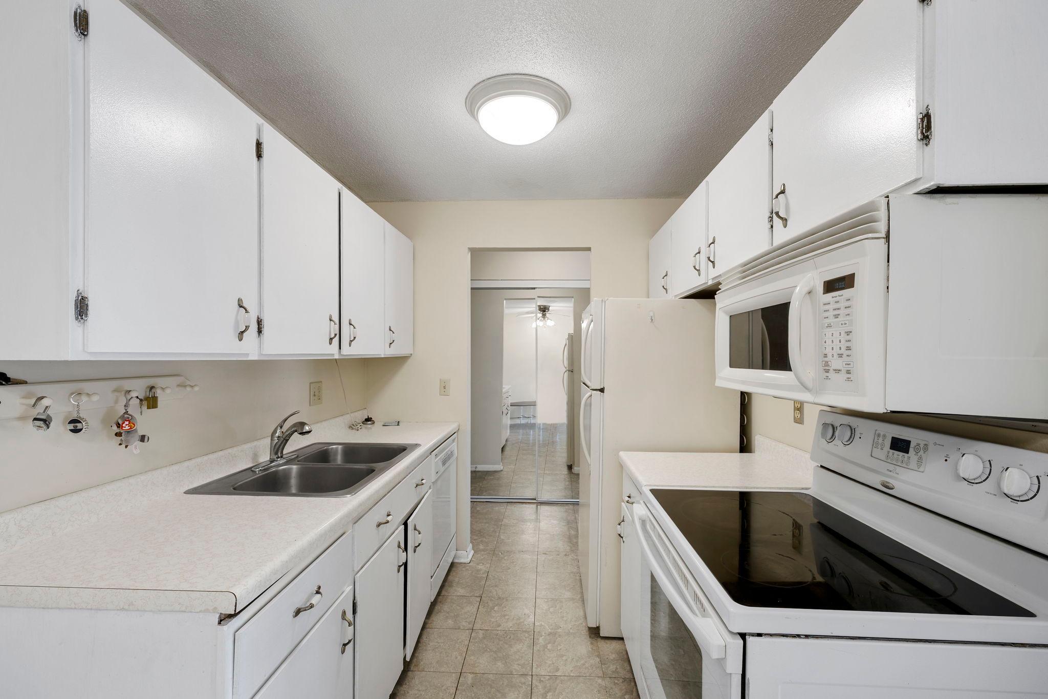 329 Geneva Avenue N 411