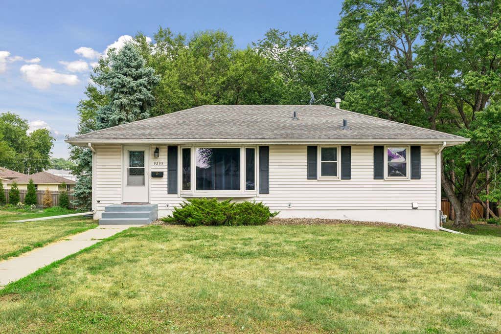 Photo of 9235 Queen Avenue S, Bloomington, MN 55431 (MLS # 7119566)