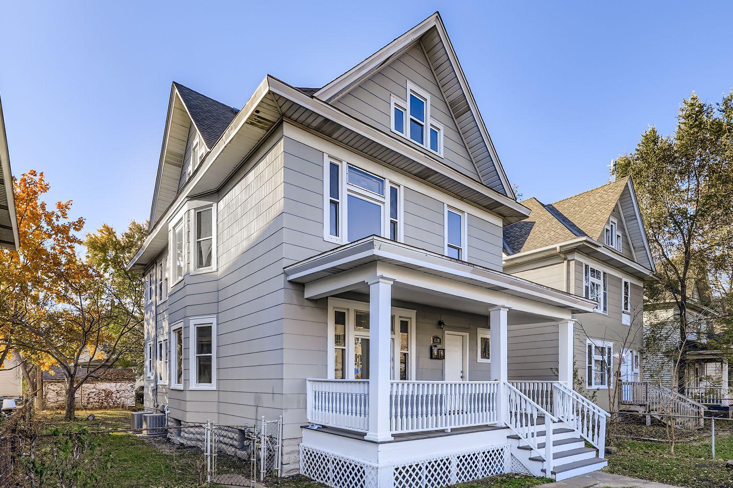 830 University Avenue W