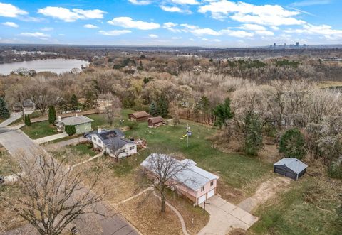 590 Ryan Avenue W Roseville MN 55113