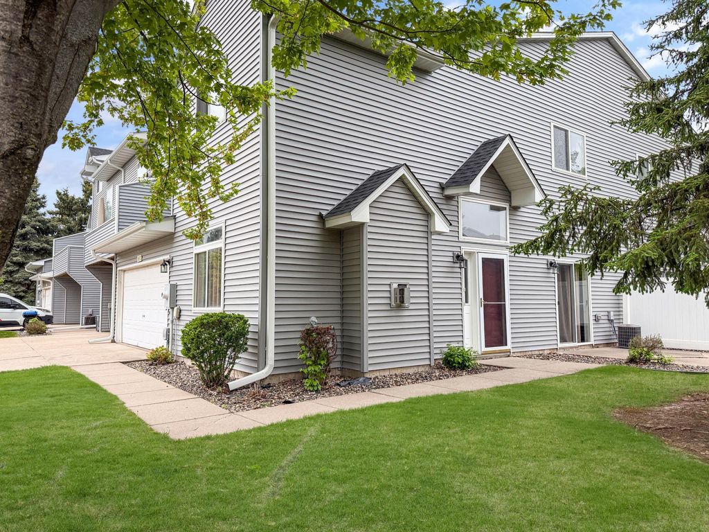 Photo of 665 Kingfisher Lane #E, Woodbury, MN 55125 (MLS # 7075024)