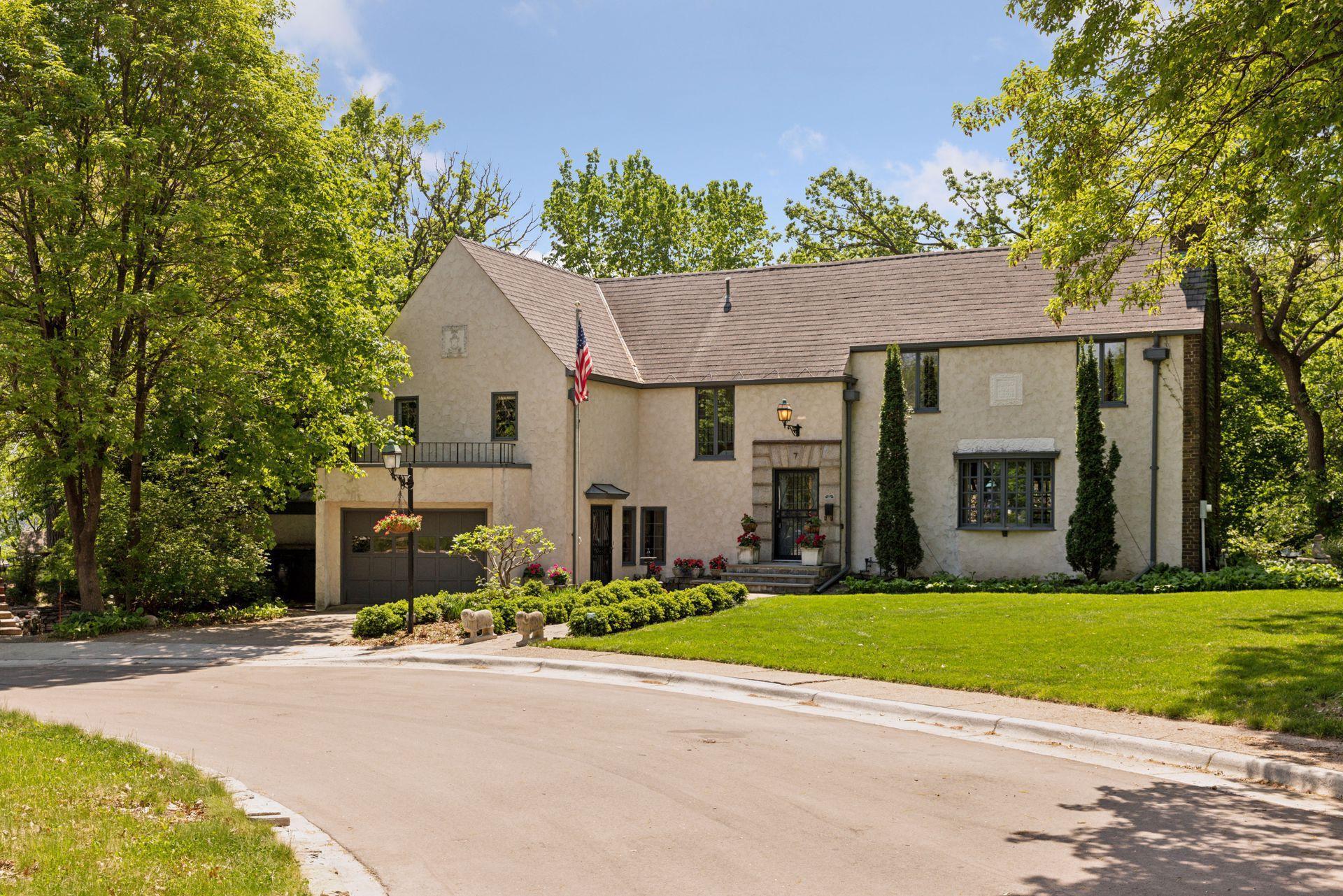 7 Montcalm Court