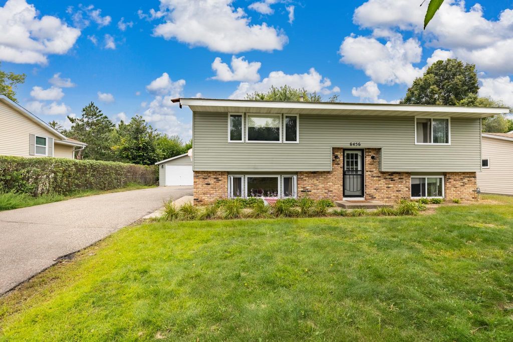 Photo of 6456 Edgewood Avenue N, Brooklyn Park, MN 55428 (MLS # 7029635)
