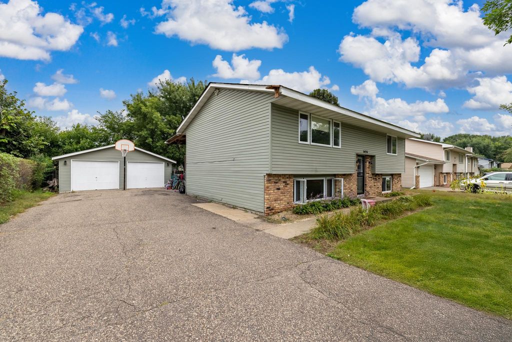 Photo of 6456 Edgewood Avenue N, Brooklyn Park, MN 55428 (MLS # 7029635)