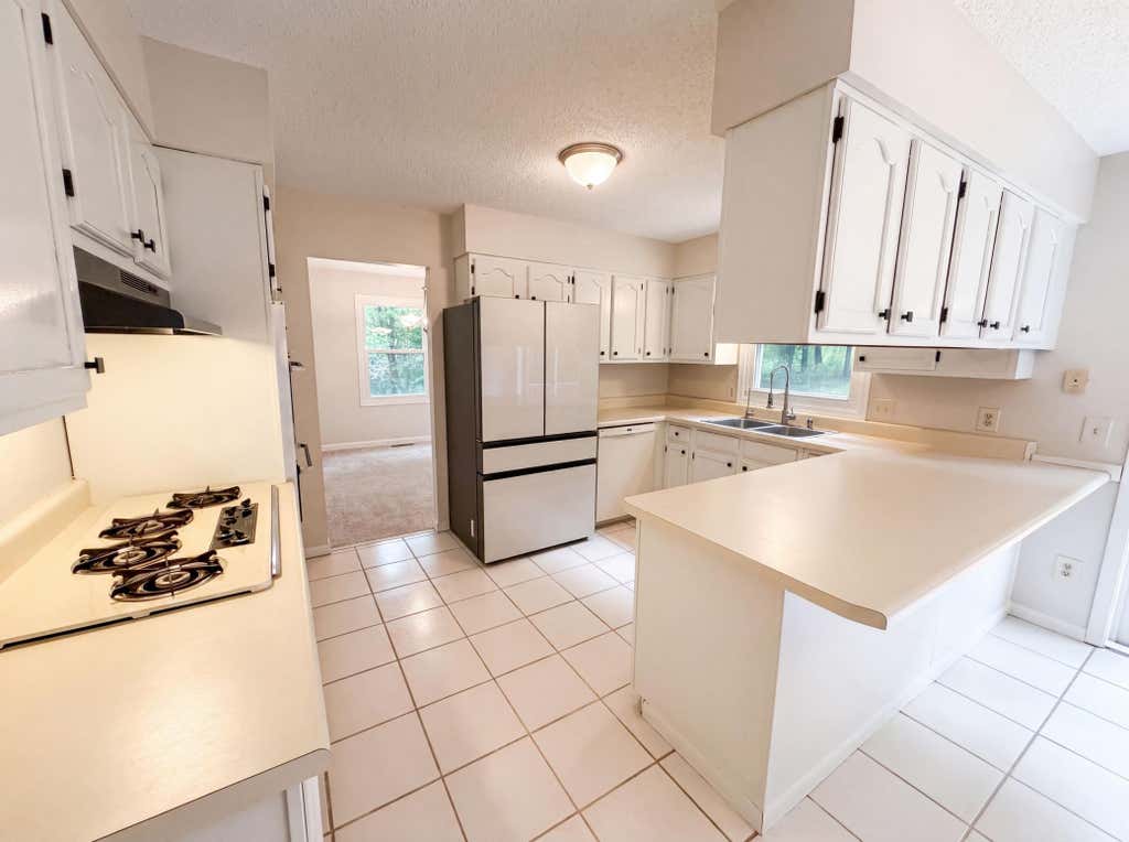 Photo of 2509 Oakwood Drive, Burnsville, MN 55306 (MLS # 7115345)