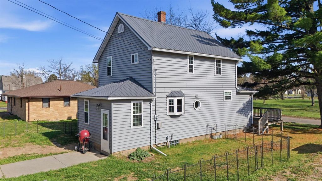 Photo of 306 W 1st Ave N, Aurora, MN 55705 (MLS # 7075027)