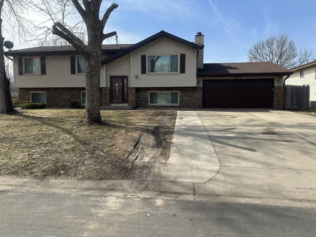 Photo of 8309 Penn Avenue N, Brooklyn Park, MN 55444 (MLS # 7042301)