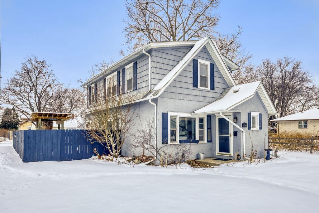 Photo of 356 5th Avenue S, South Saint Paul, MN 55075 (MLS # 7024625)