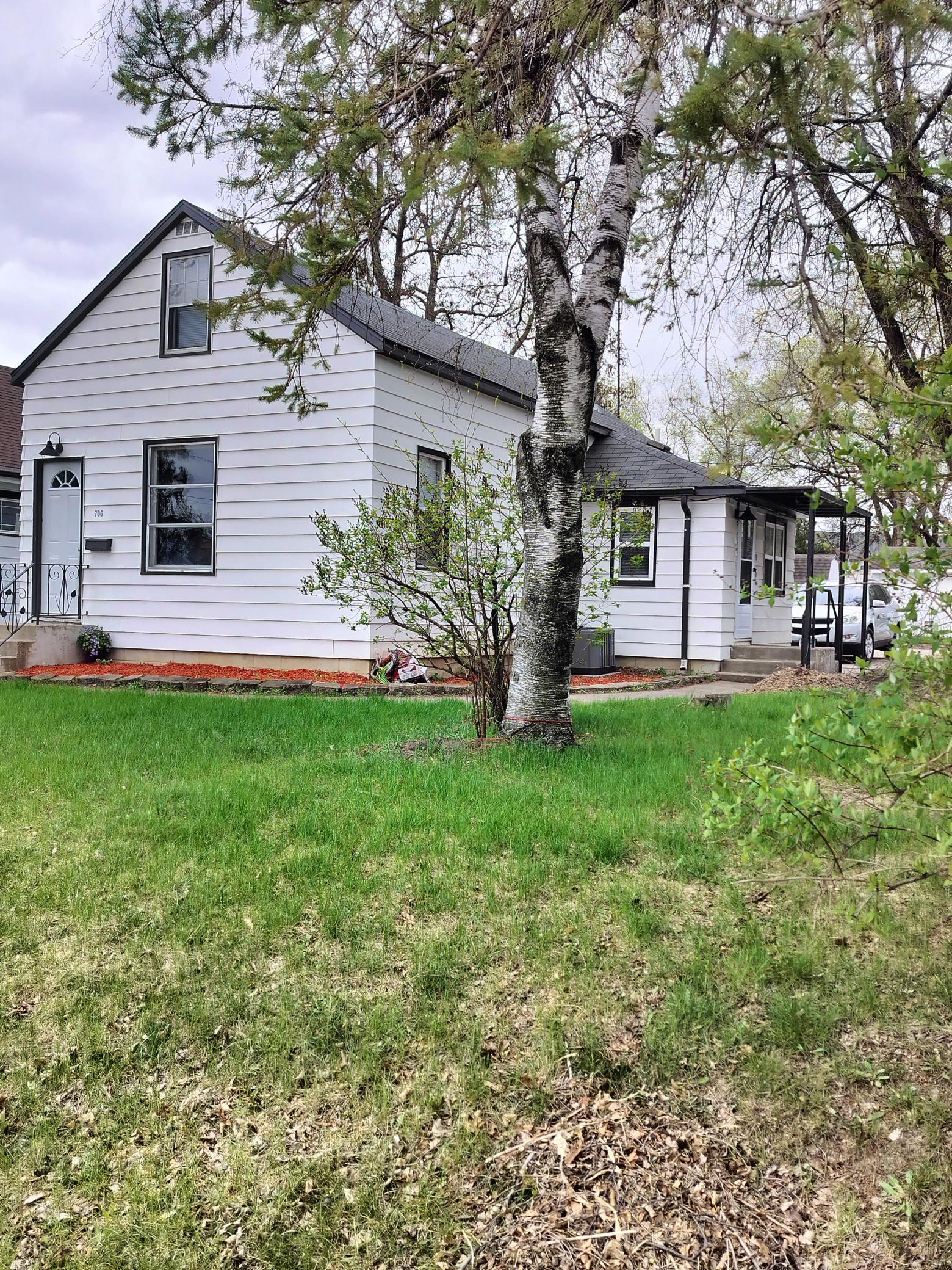 706 E Saint Germain Street