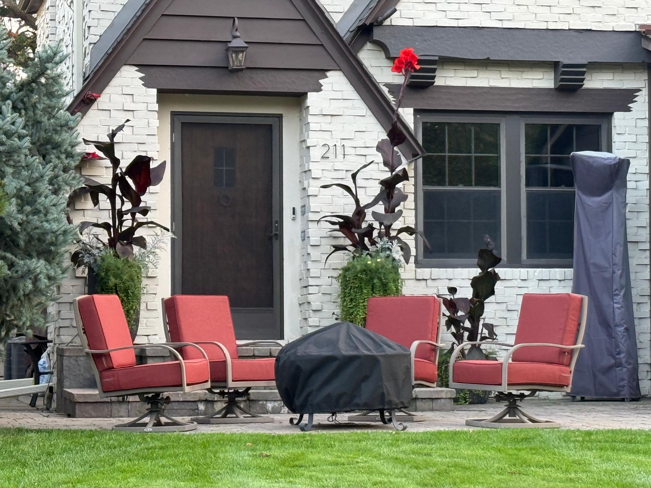 211 W Minnehaha Parkway