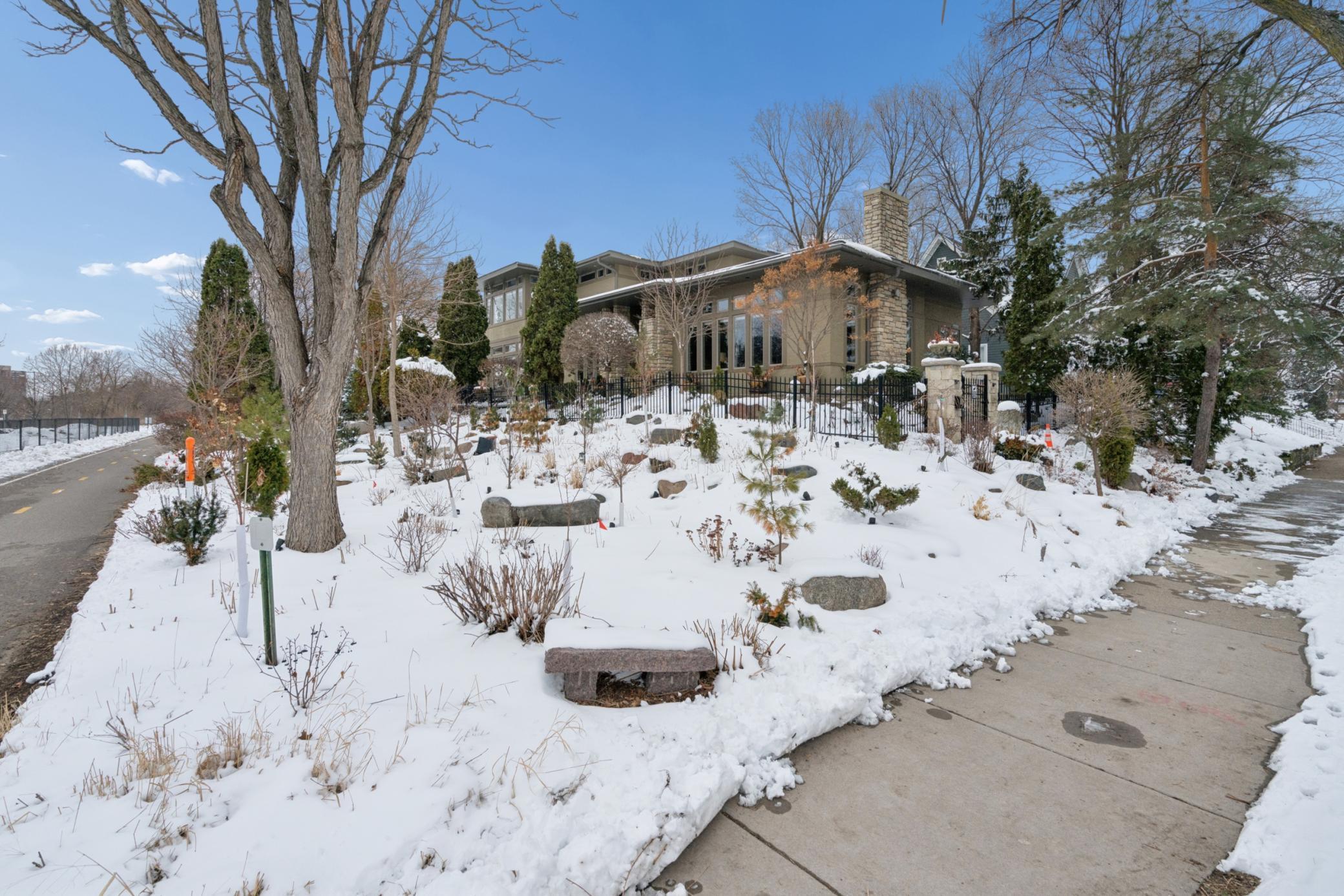 2864 Irving Avenue S