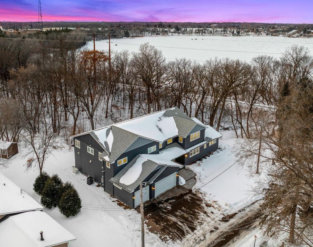 Photo of 925 Minnesota Lane N, Plymouth, MN 55447 (MLS # 7008164)