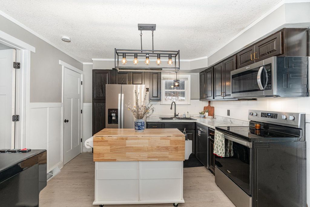 Photo of 450 10th Avenue S, South Saint Paul, MN 55075 (MLS # 6823523)