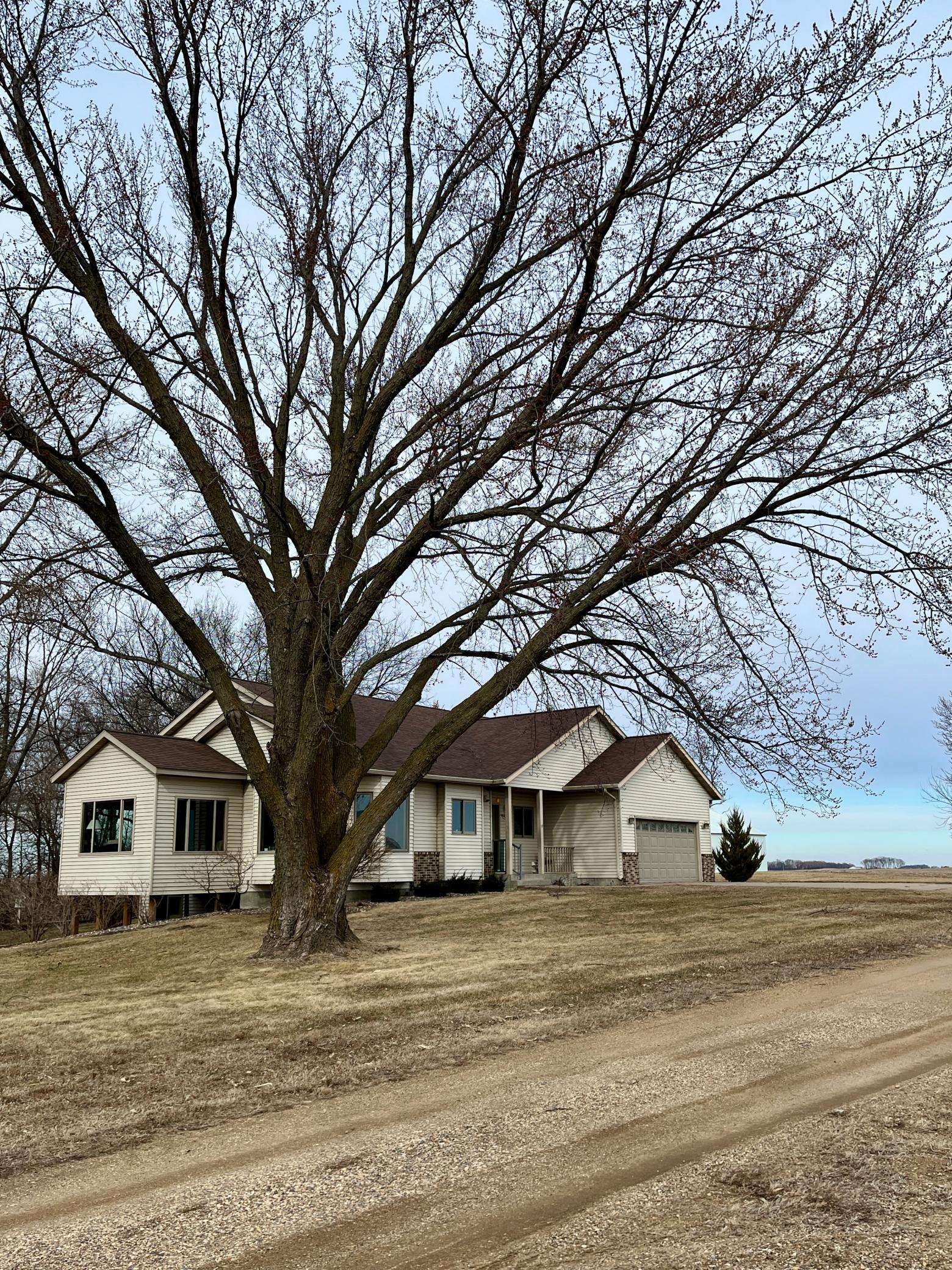 23541 Kenwood Avenue