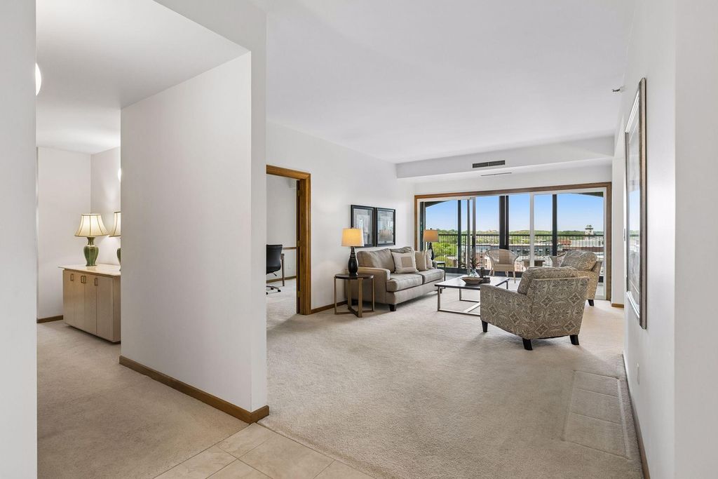 Photo of 1201 Yale Place #809, Minneapolis, MN 55403 (MLS # 7077441)