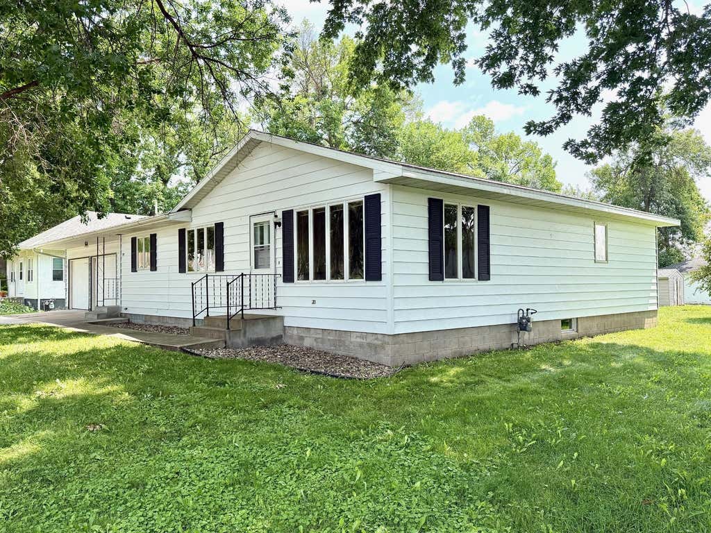 Photo of 305 W 3rd Street, Winthrop, MN 55396 (MLS # 7114011)
