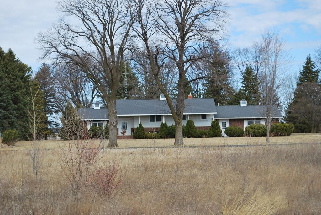 Photo of 2404 State Highway 15, Truman, MN 56088 (MLS # 7011773)