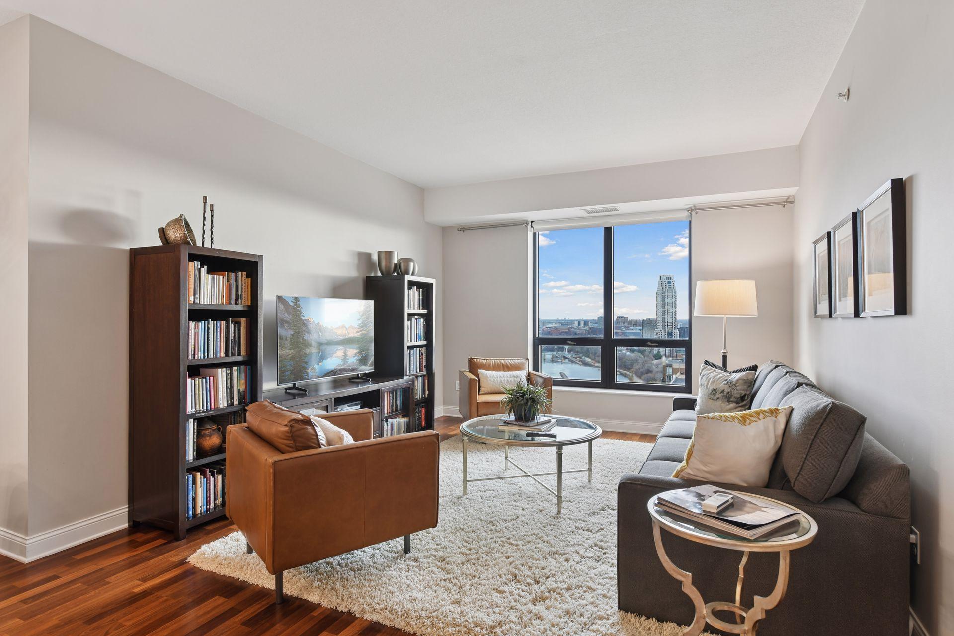 100 3rd Avenue S 2201