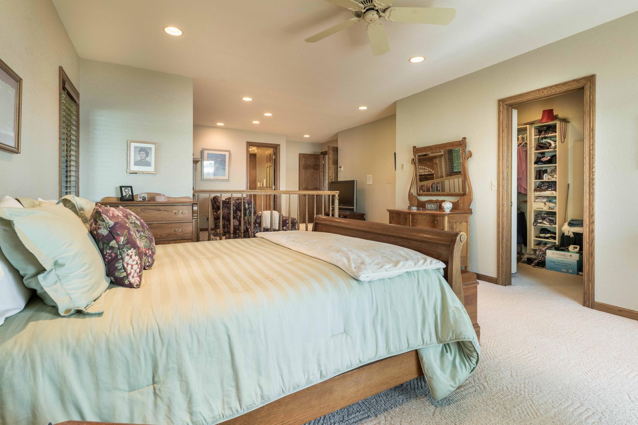 Alexandria, Minnesota, 56308, United States, 4 Bedrooms Bedrooms, ,6 BathroomsBathrooms,Residential,Active,2032395