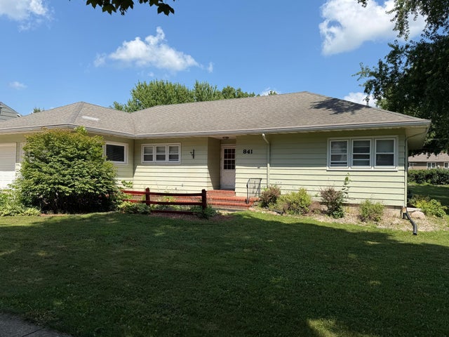 841 Redwood Drive