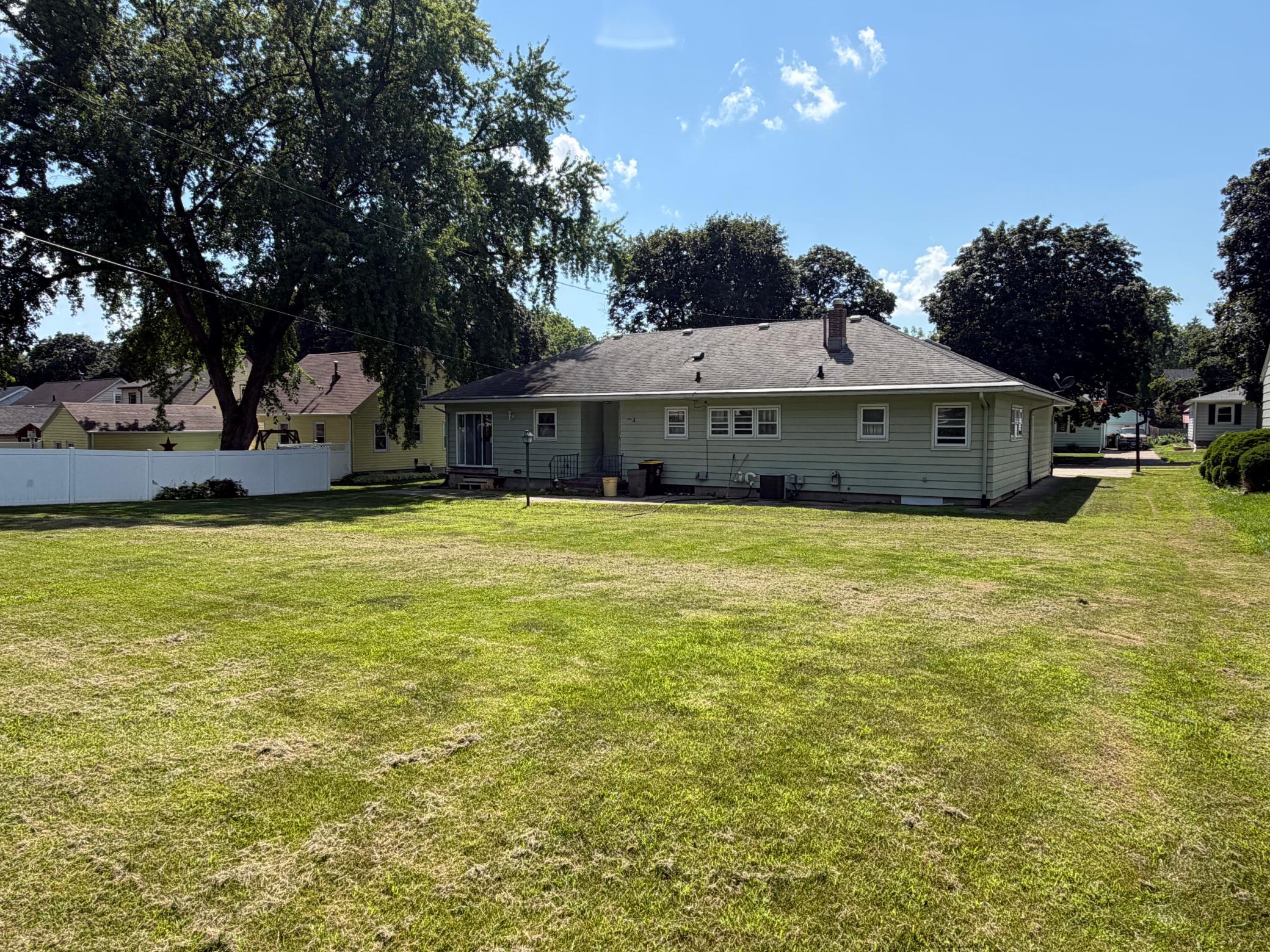 841 Redwood Drive - Photo 3