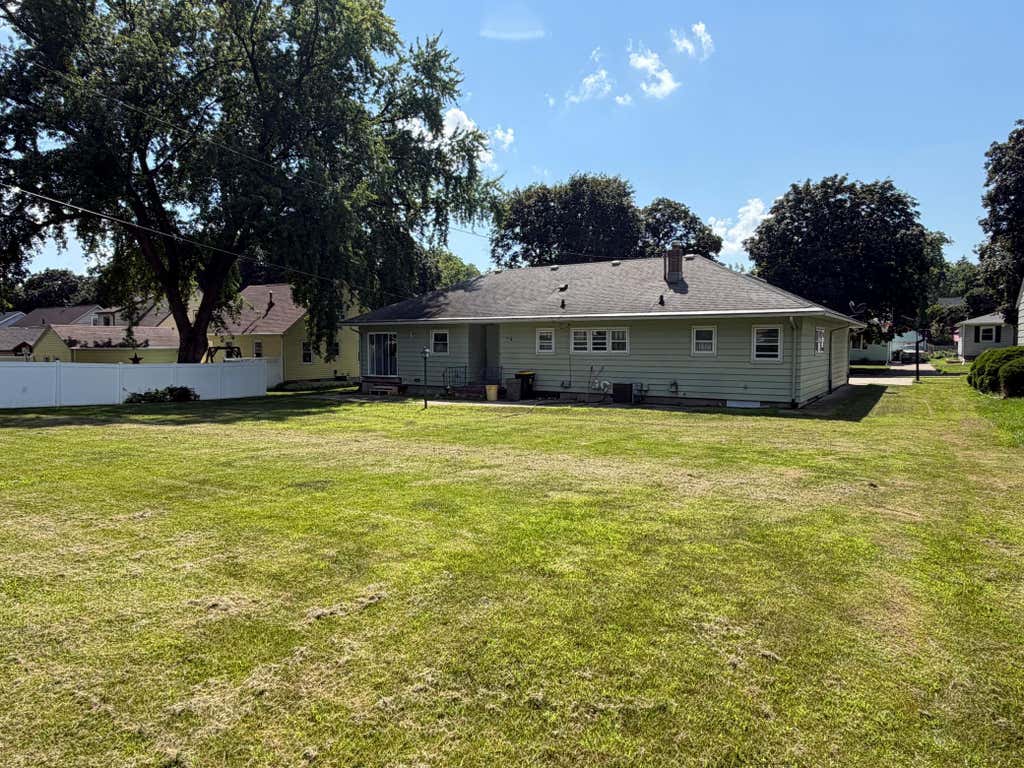 Photo of 841 Redwood Drive, Fairmont, MN 56031 (MLS # 7132914)
