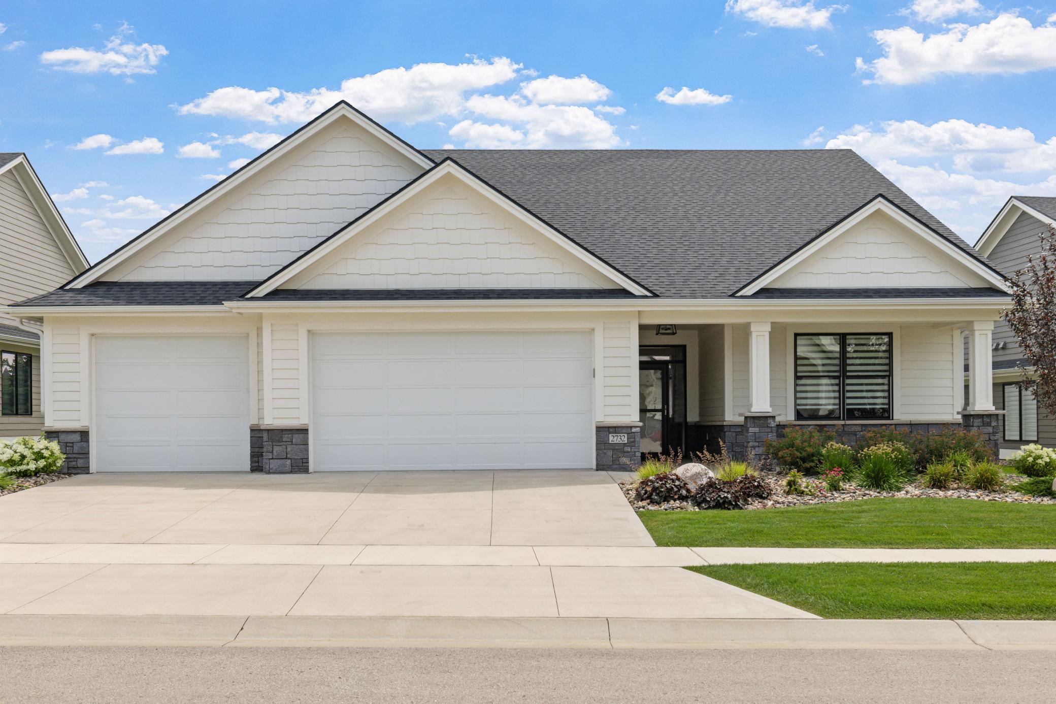 2732 Bentley Drive SW
