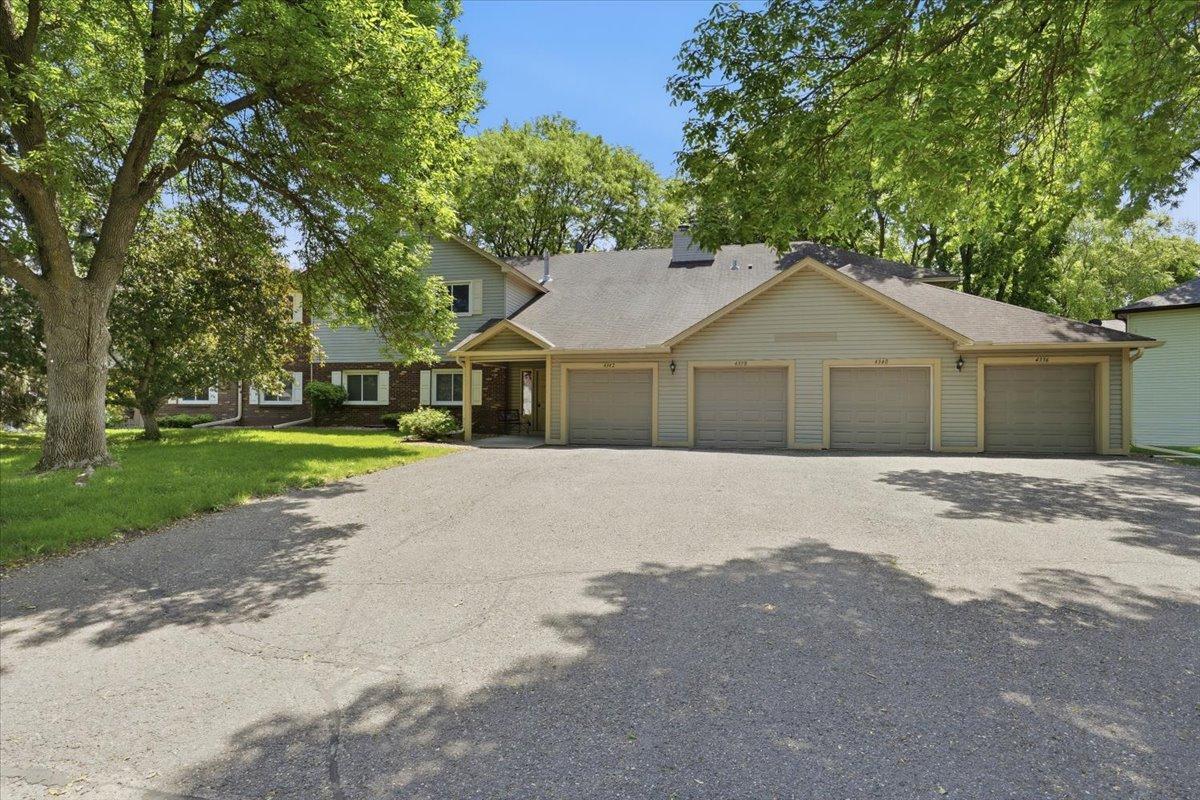 Photo 1 of 20 — 4342 Buckingham Court 1605, Vadnais Heights, MN 55127