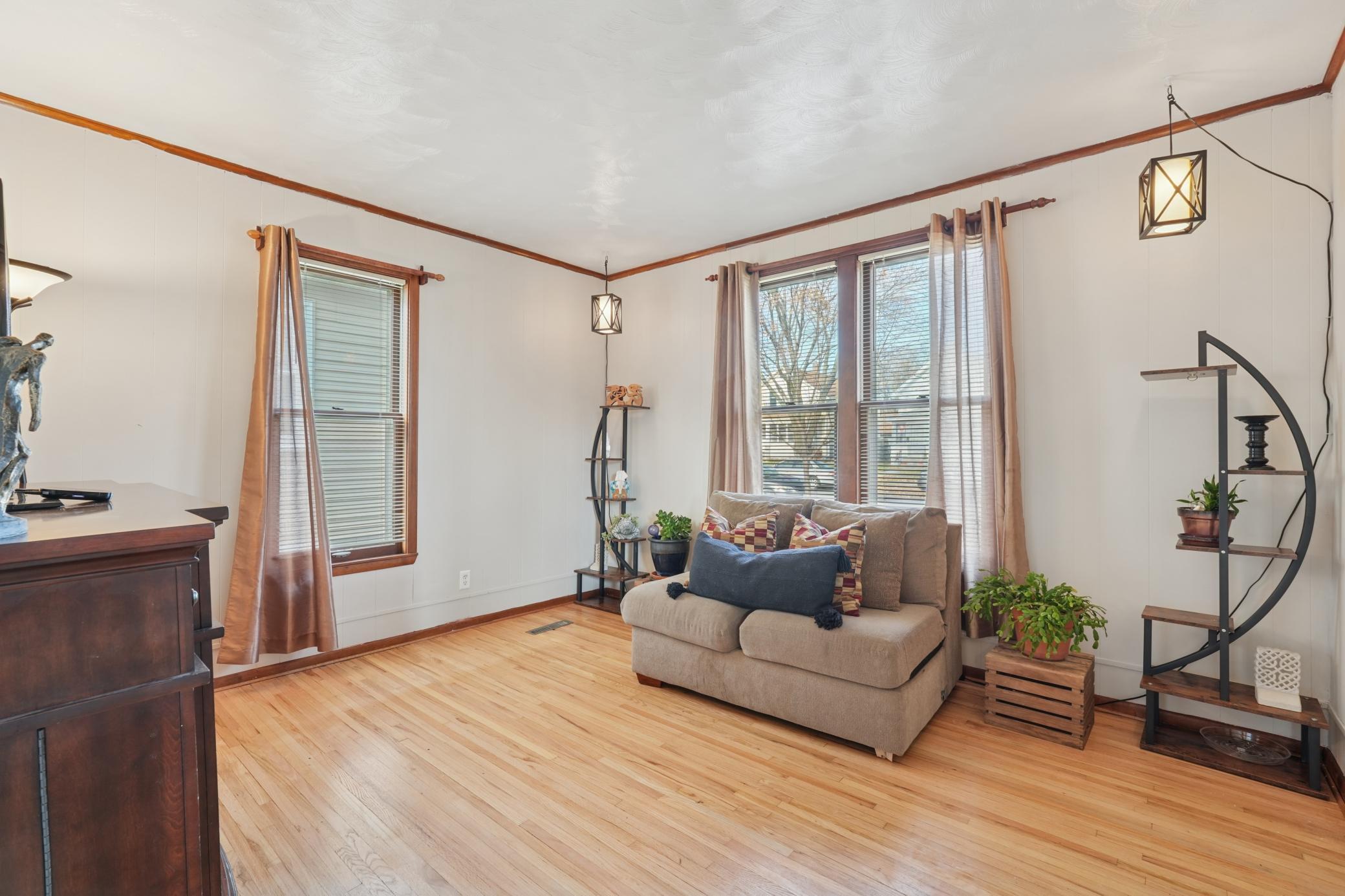 1052 Geranium Avenue E