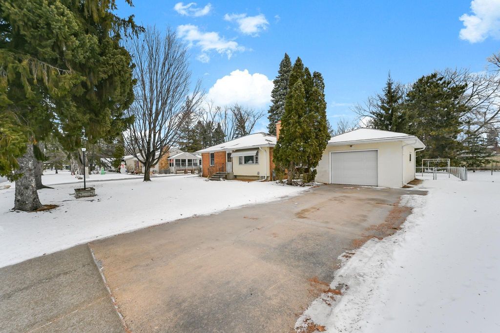 Photo of 2972 Woodbridge Street, Roseville, MN 55113 (MLS # 7023703)