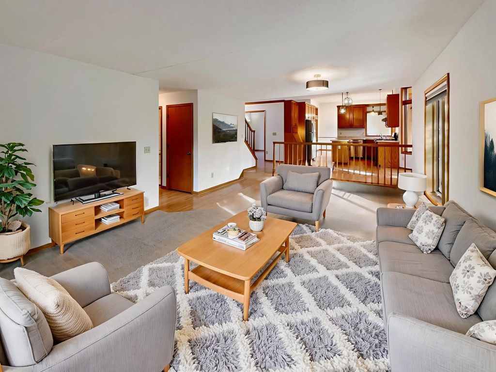 Photo of 14835 39th Avenue N, Plymouth, MN 55446 (MLS # 6809990)