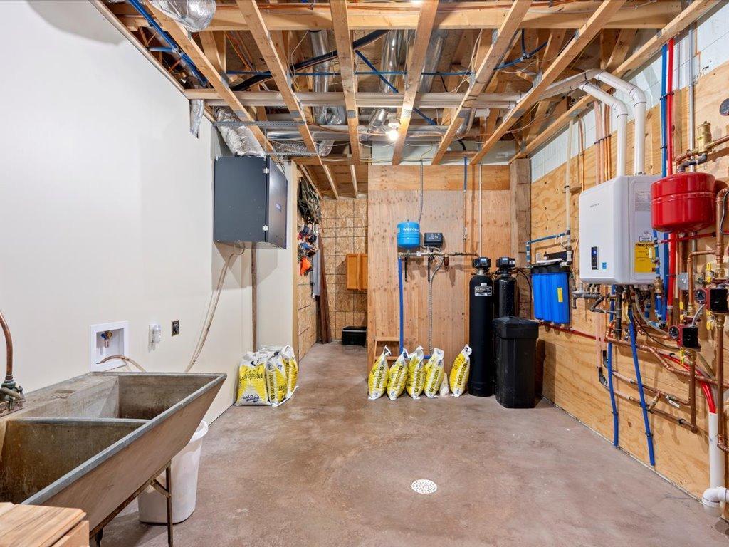 Effie, Minnesota, 56639, United States, 4 Bedrooms Bedrooms, ,4 BathroomsBathrooms,Residential,Active,2022132
