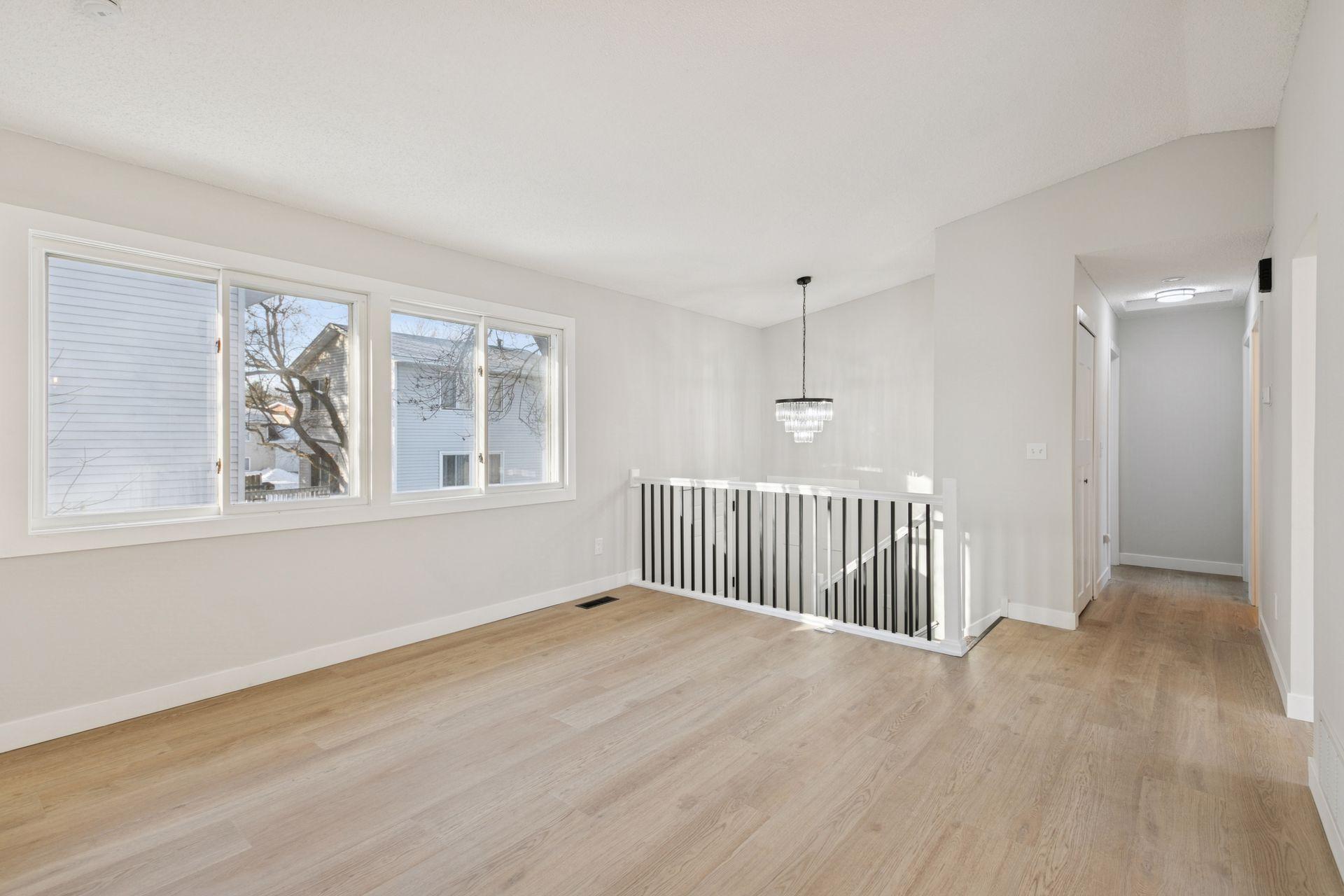 8964 Vinewood Lane N