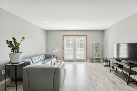 1860 Mcmenemy Street E Maplewood MN 55117