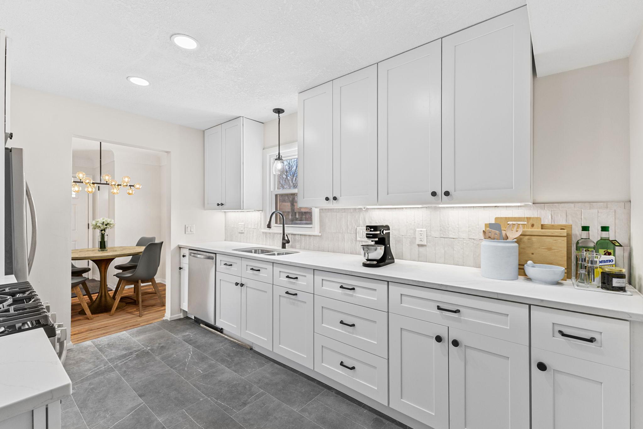 1895 Shryer Avenue W