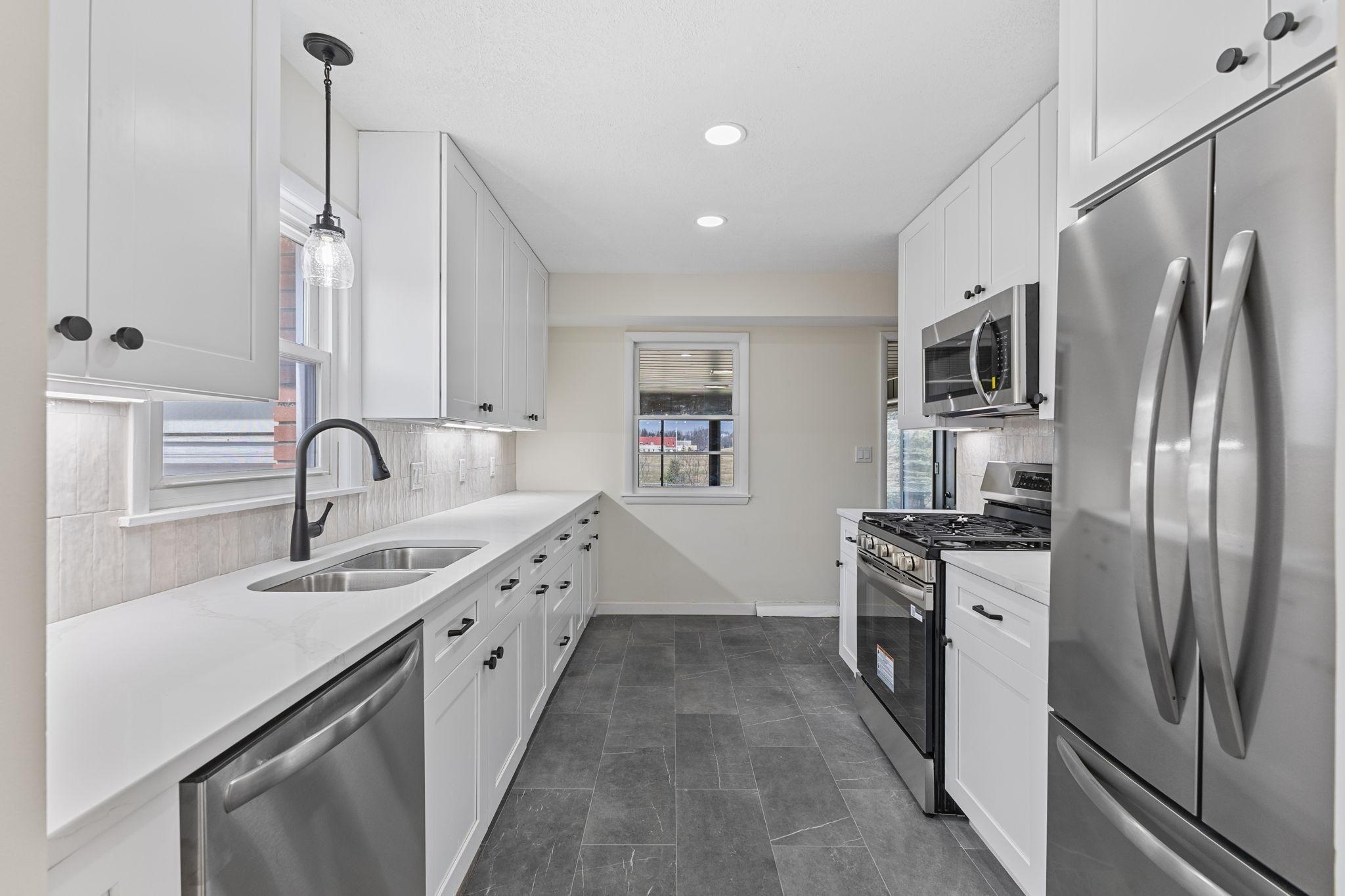 1895 Shryer Avenue W