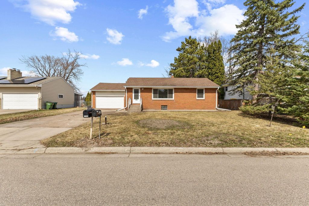 Photo of 1895 Shryer Avenue W, Roseville, MN 55113 (MLS # 7046994)