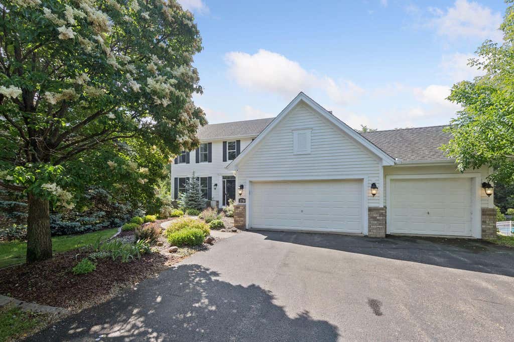 Photo of 2719 Longacres Drive, Chanhassen, MN 55317 (MLS # 7065873)