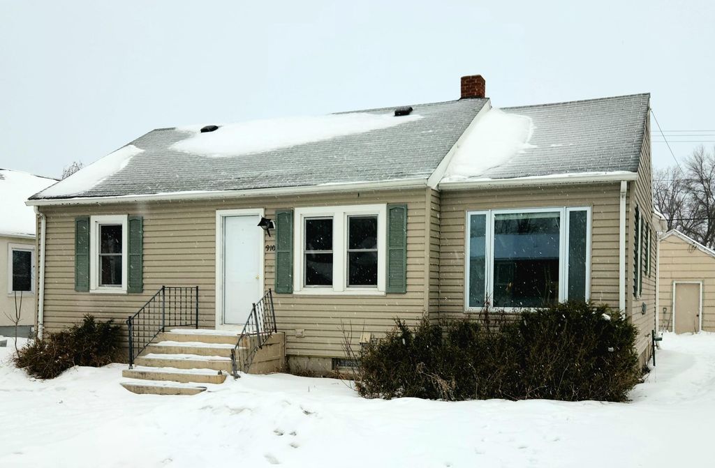 Photo of 910 11th Street, International Falls, MN 56649 (MLS # 7013147)