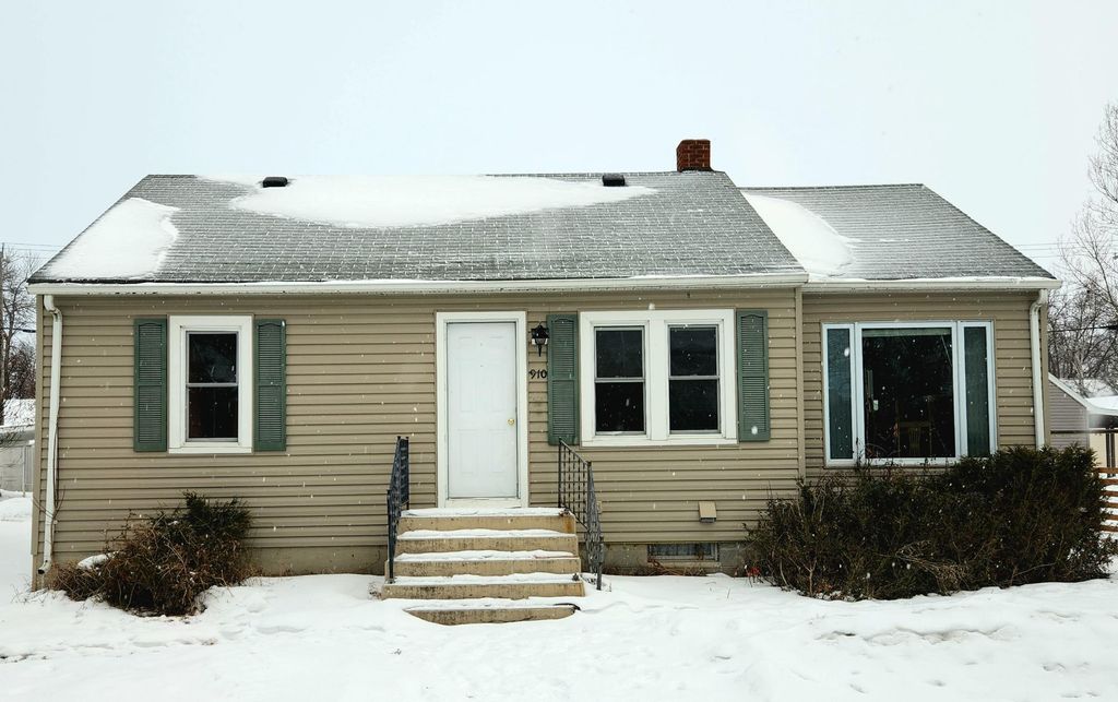 Photo of 910 11th Street, International Falls, MN 56649 (MLS # 7013147)